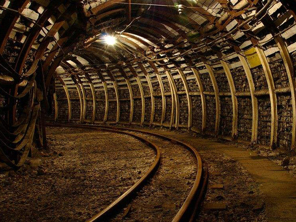 礦井運輸車安全防護